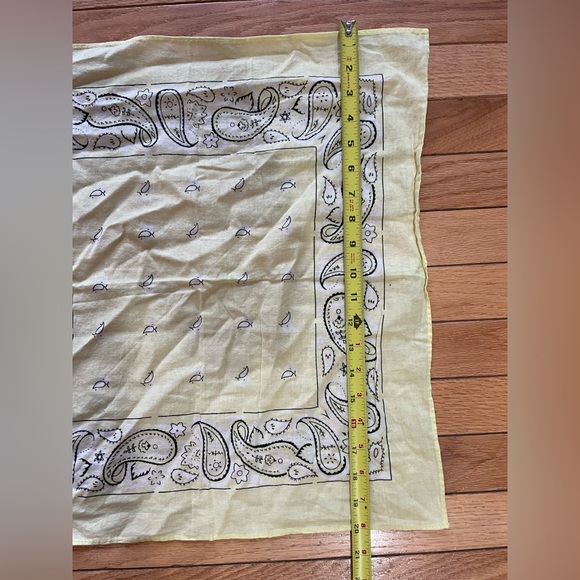 Bandana - Picture 3 of 4